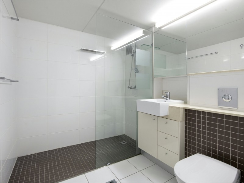 111/32 Riverview Parade, Surfers Paradise QLD 4217