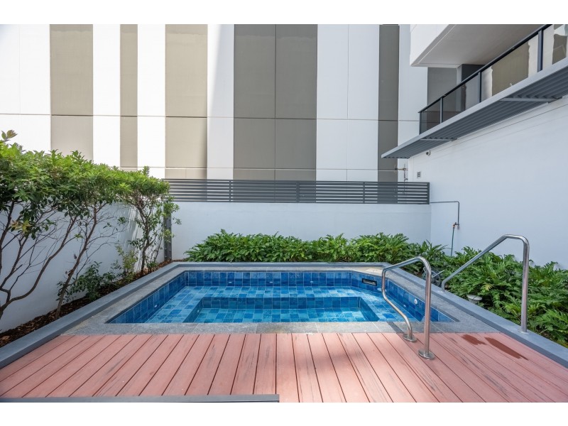 51/2729 Gold Coast Highway, Broadbeach QLD 4218