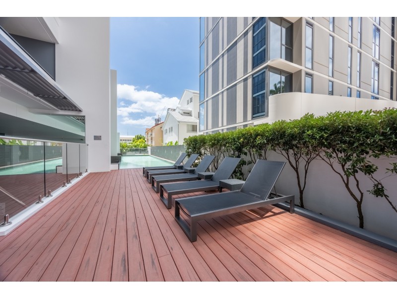 51/2729 Gold Coast Highway, Broadbeach QLD 4218