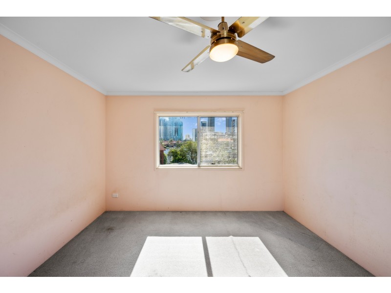 15/9 Holborow Close, Surfers Paradise QLD 4217