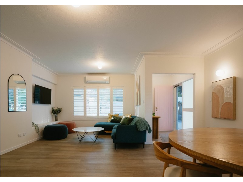 Villa 2/15 Thomas Drive, Chevron Island QLD 4217