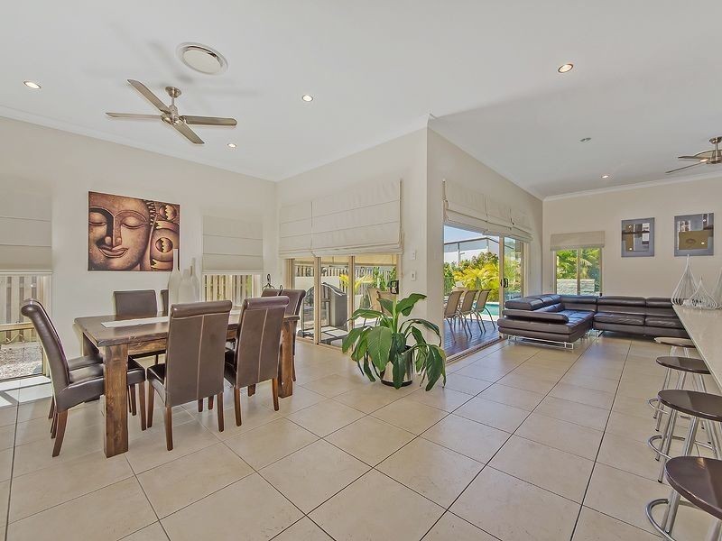 2 Giardino Lane, Varsity Lakes QLD 4227
