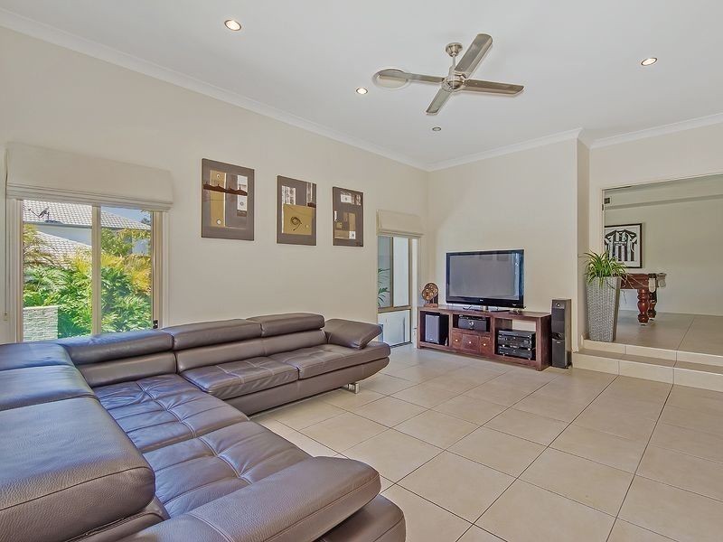 2 Giardino Lane, Varsity Lakes QLD 4227