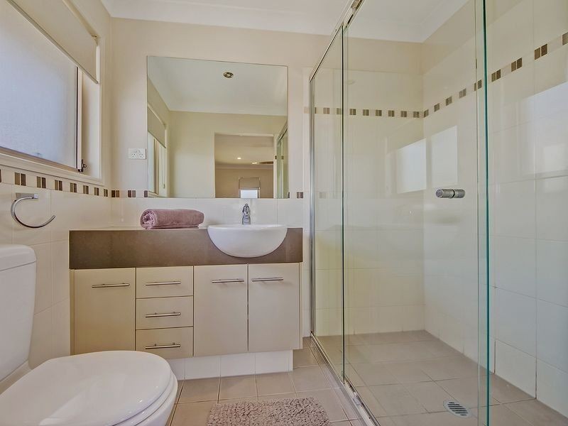 2 Giardino Lane, Varsity Lakes QLD 4227