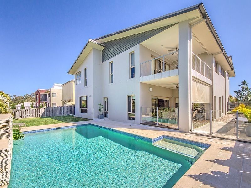 2 Giardino Lane, Varsity Lakes QLD 4227