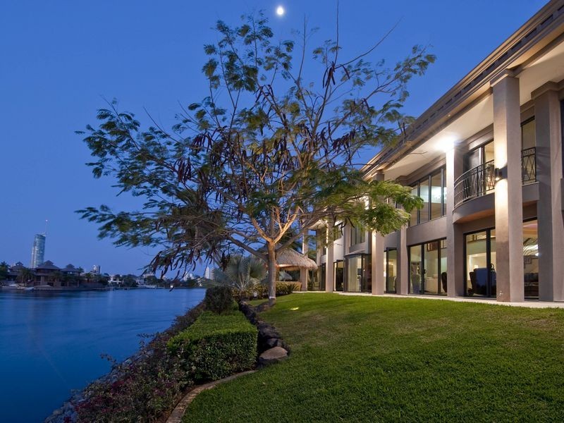 171 Monaco Street, Broadbeach Waters QLD 4218