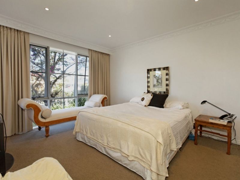 32 Southern Cross Drive, Surfers Paradise QLD 4217