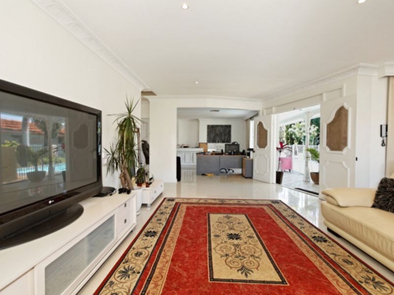 32 Southern Cross Drive, Surfers Paradise QLD 4217
