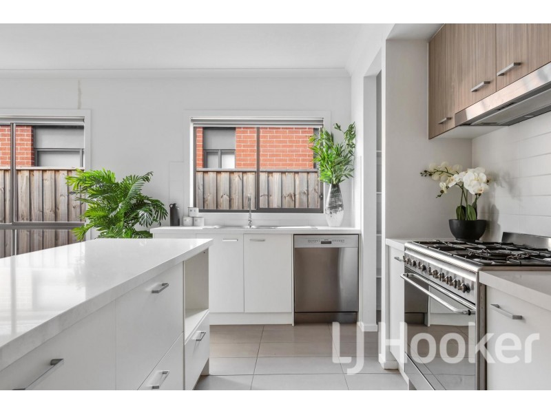 1 Grindall Way, Point Cook VIC 3030