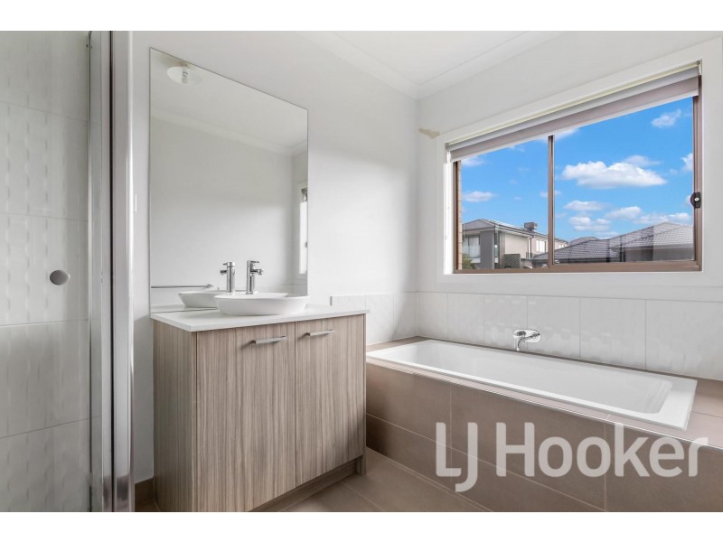 1 Grindall Way, Point Cook VIC 3030