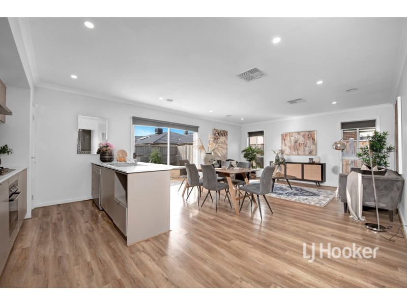 15 Sorrenberg Street, Point Cook VIC 3030