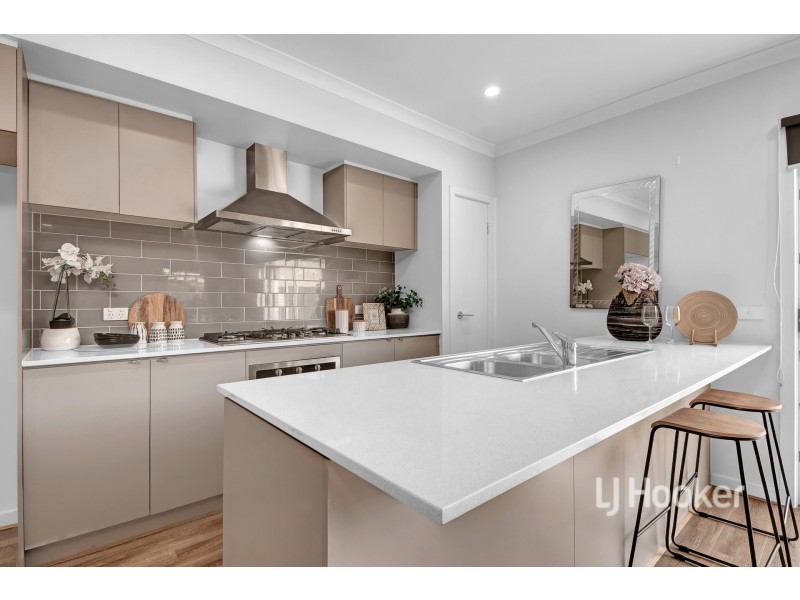 15 Sorrenberg Street, Point Cook VIC 3030