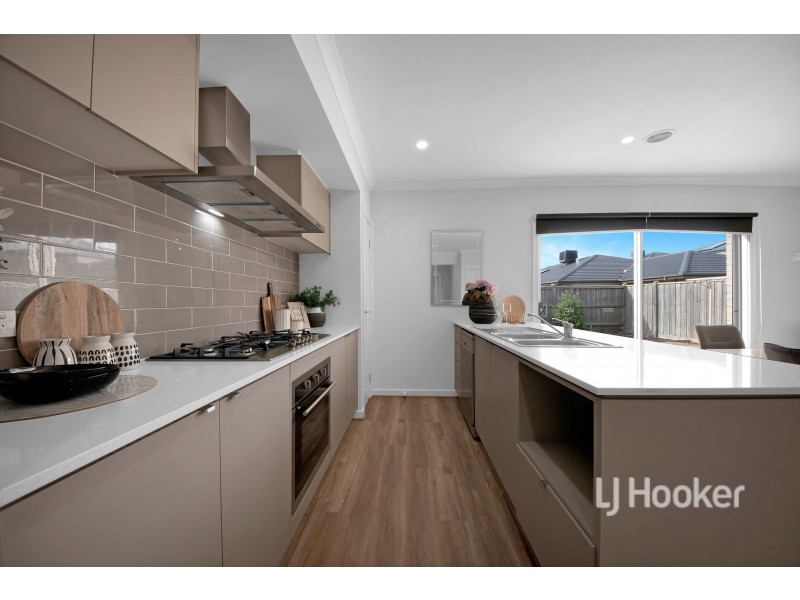 15 Sorrenberg Street, Point Cook VIC 3030