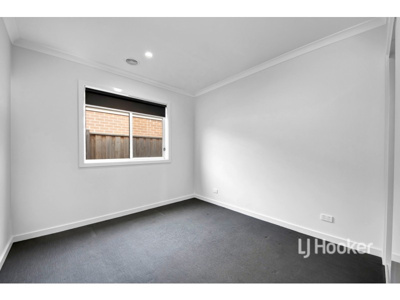 15 Sorrenberg Street, Point Cook VIC 3030