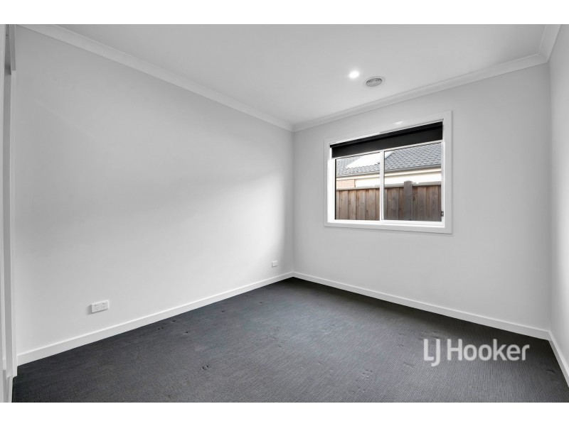 15 Sorrenberg Street, Point Cook VIC 3030