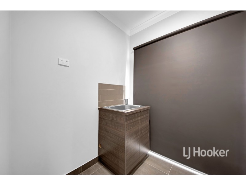 15 Sorrenberg Street, Point Cook VIC 3030