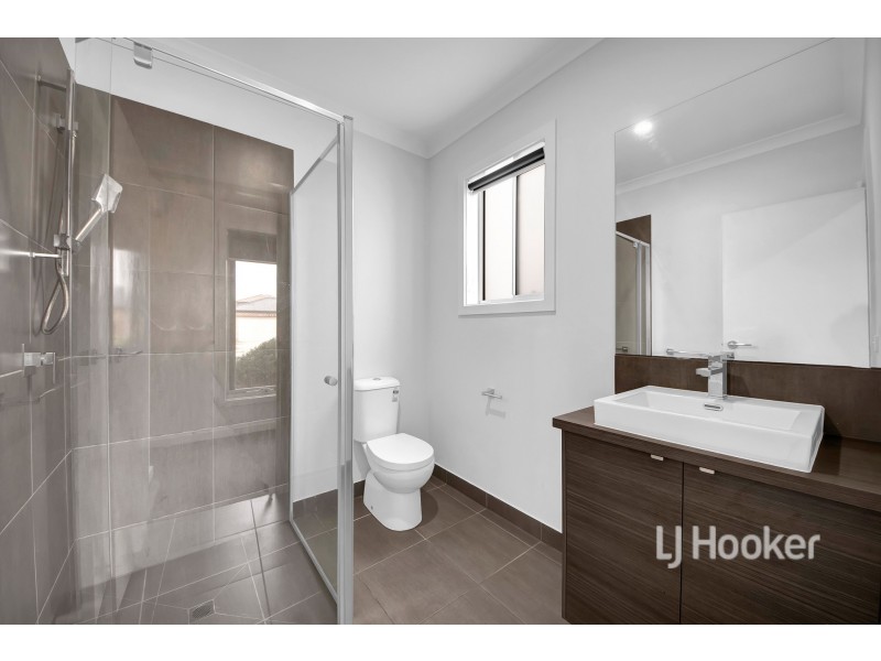 15 Sorrenberg Street, Point Cook VIC 3030