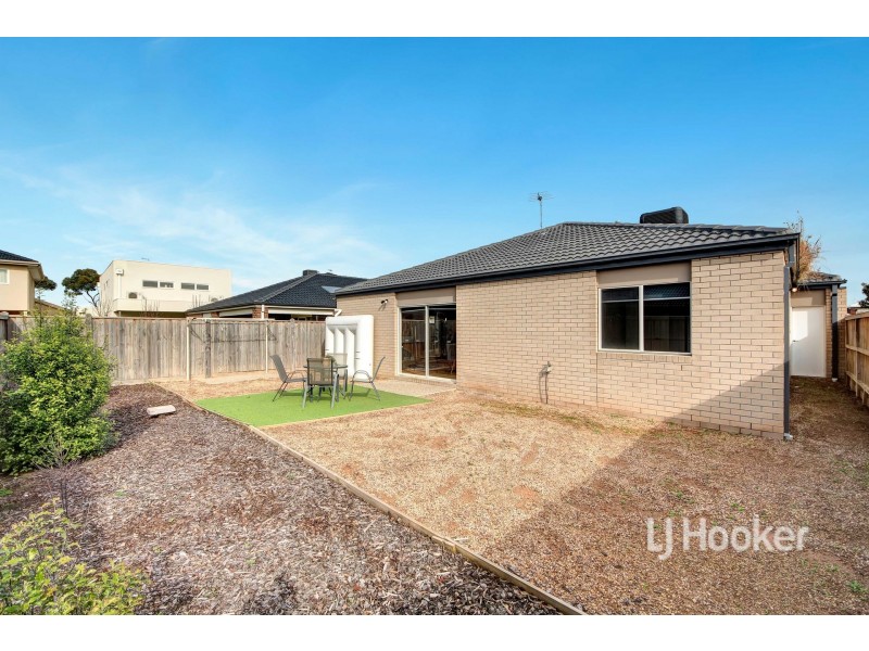 15 Sorrenberg Street, Point Cook VIC 3030