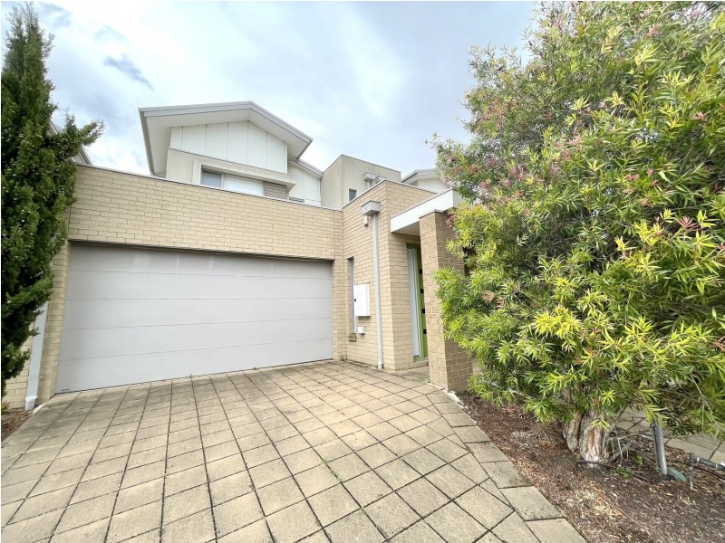 17 Broadbeach Circuit, Point Cook VIC 3030