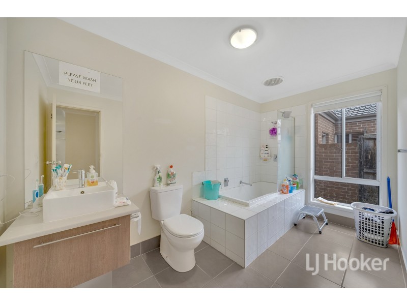 8 Ferriman Way, Truganina VIC 3029