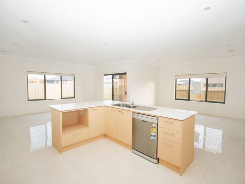 30 Bayvista Circuit, Point Cook VIC 3030