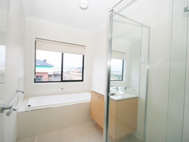 30 Bayvista Circuit, Point Cook VIC 3030