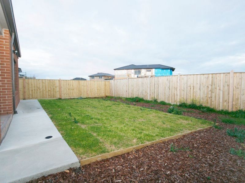 30 Bayvista Circuit, Point Cook VIC 3030
