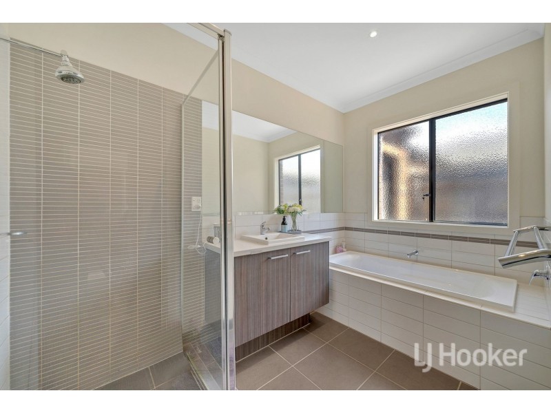 23 Cooinda Way, Point Cook VIC 3030