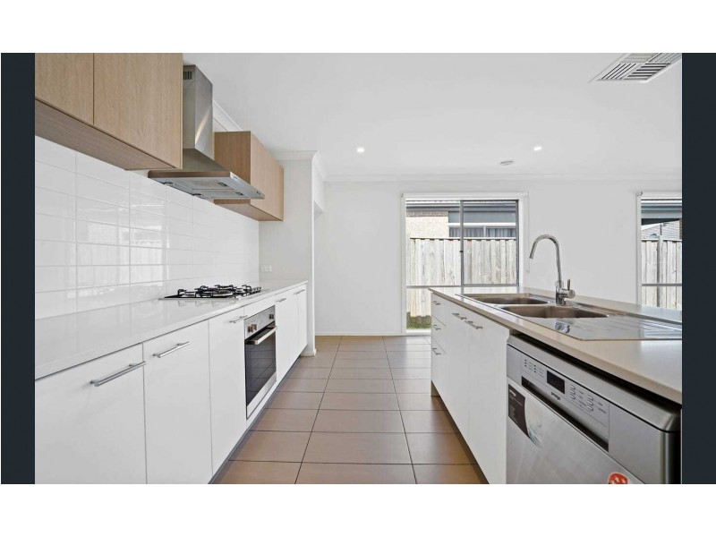 98 Wallaroo Way, Doreen VIC 3754