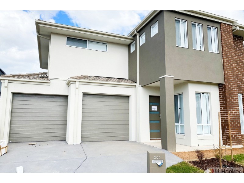 200 Waterhaven Boulevard, Point Cook VIC 3030