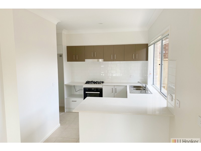 200 Waterhaven Boulevard, Point Cook VIC 3030