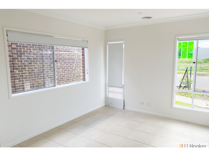 200 Waterhaven Boulevard, Point Cook VIC 3030