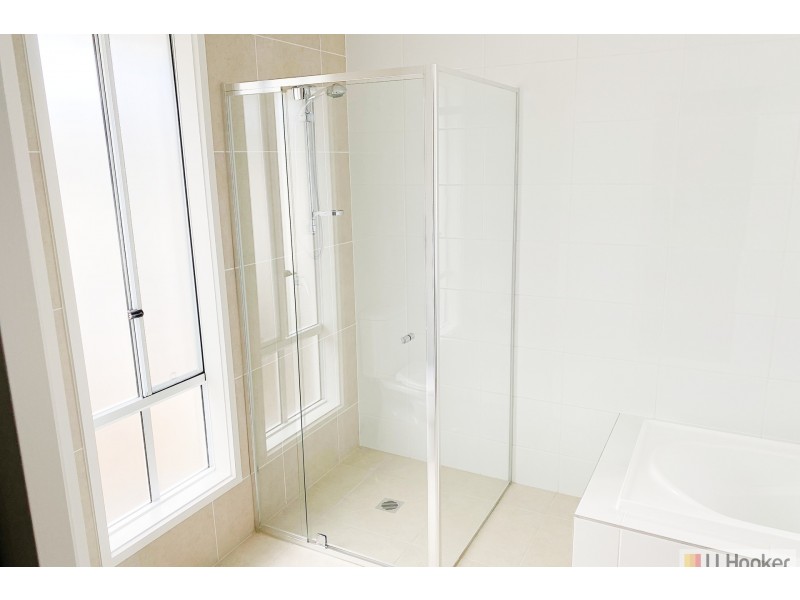 200 Waterhaven Boulevard, Point Cook VIC 3030