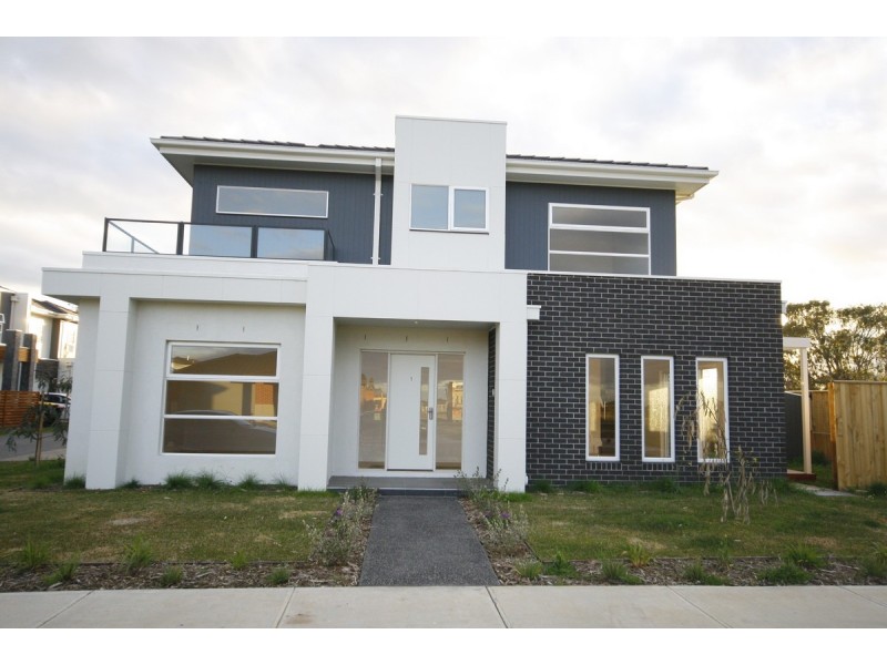 1/5 Annafee Avenue, Keysborough VIC 3173