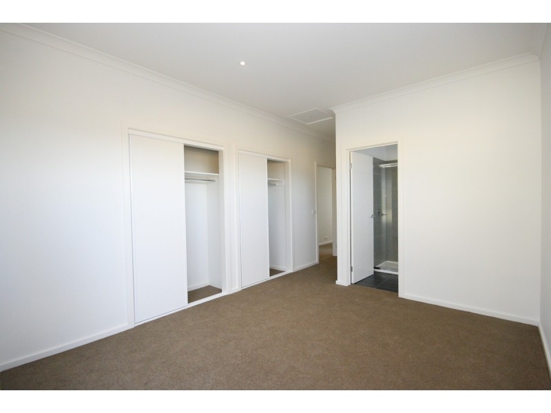 1/5 Annafee Avenue, Keysborough VIC 3173