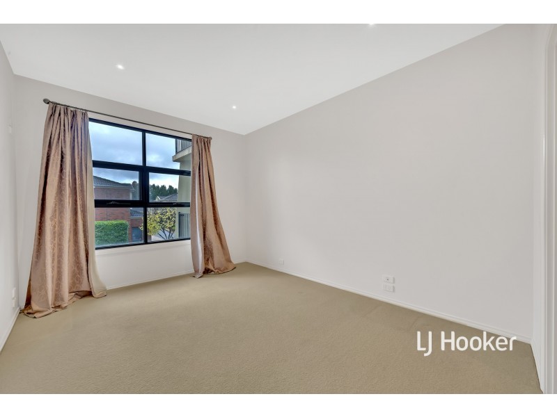 18/1 Conservatory Drive, Burwood VIC 3125