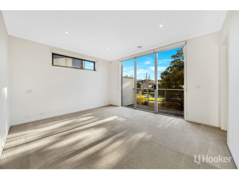 17 Broadbeach Circuit, Point Cook VIC 3030
