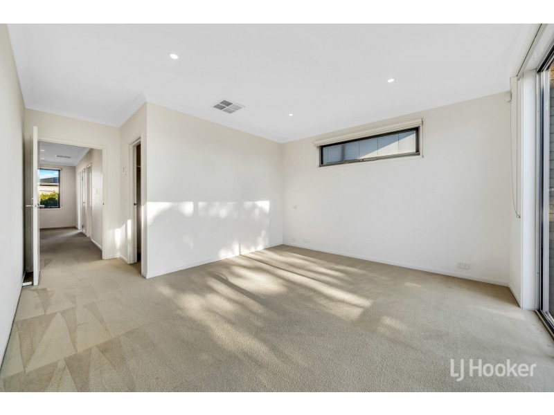 17 Broadbeach Circuit, Point Cook VIC 3030