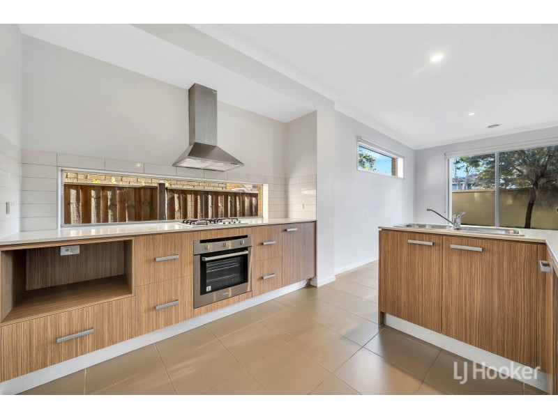 17 Broadbeach Circuit, Point Cook VIC 3030