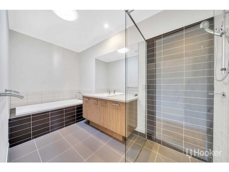 17 Broadbeach Circuit, Point Cook VIC 3030