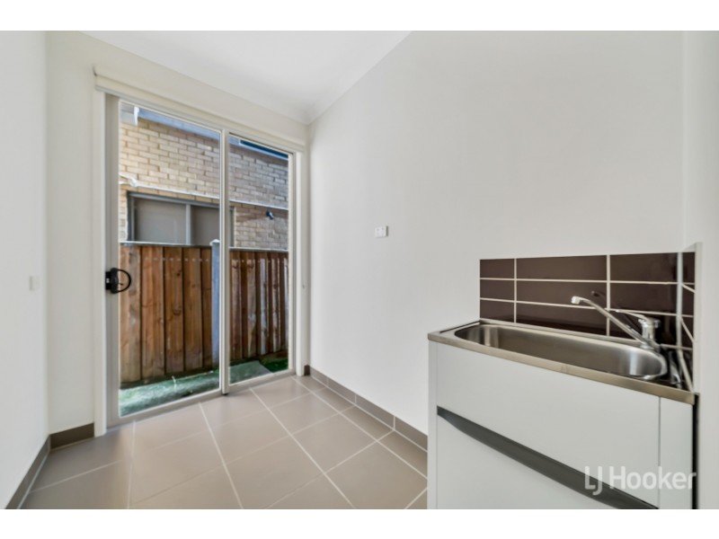 17 Broadbeach Circuit, Point Cook VIC 3030