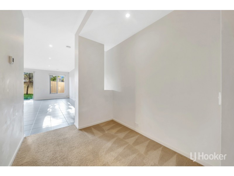 17 Broadbeach Circuit, Point Cook VIC 3030