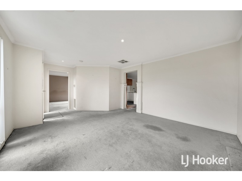 16 Applewood Drive, Knoxfield VIC 3180