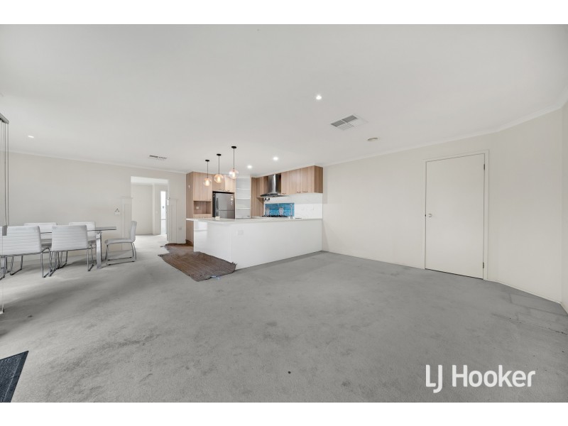 16 Applewood Drive, Knoxfield VIC 3180
