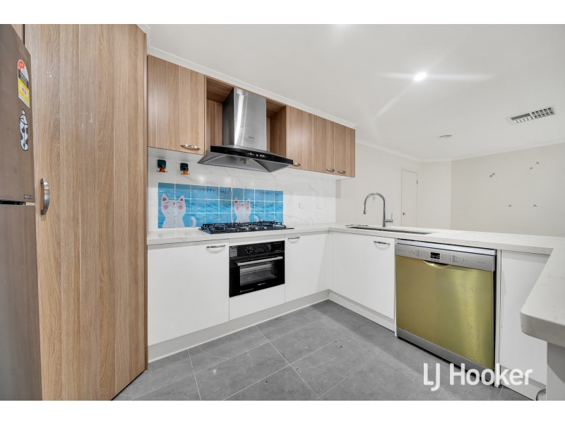 16 Applewood Drive, Knoxfield VIC 3180