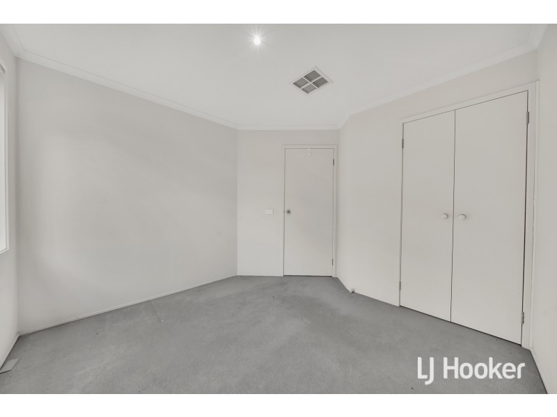 16 Applewood Drive, Knoxfield VIC 3180