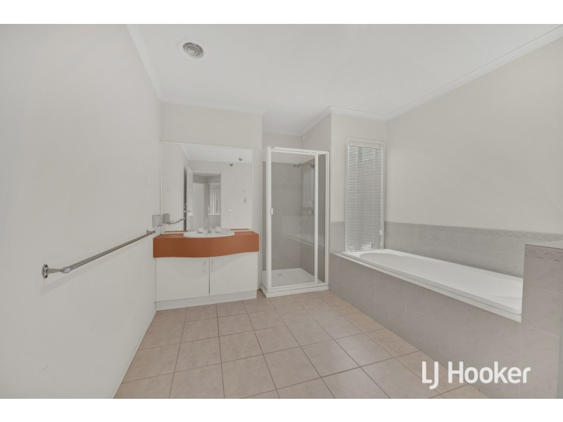 16 Applewood Drive, Knoxfield VIC 3180