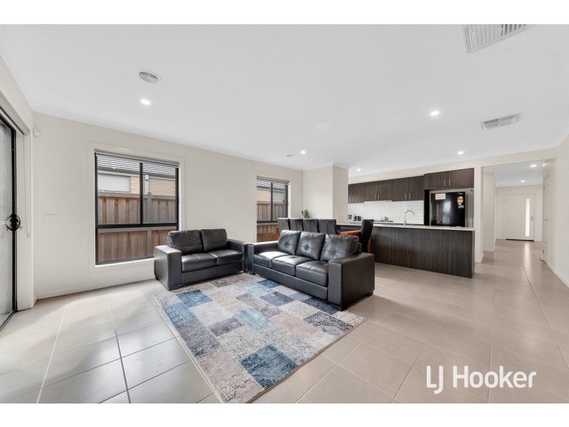 28 Gershwin Crescent, Point Cook VIC 3030