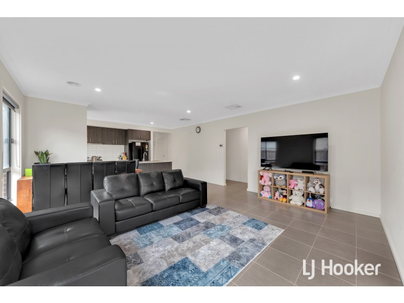 28 Gershwin Crescent, Point Cook VIC 3030