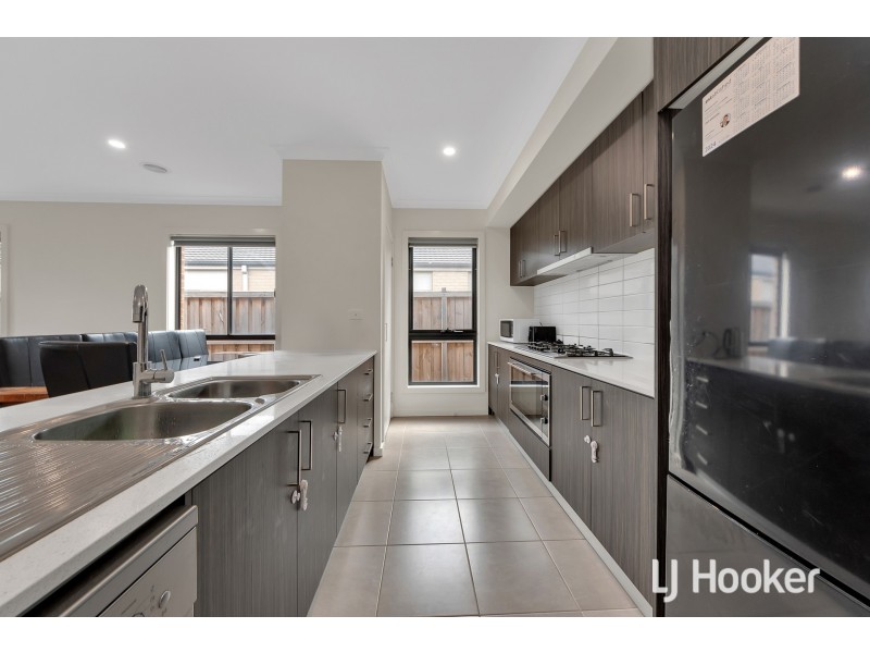 28 Gershwin Crescent, Point Cook VIC 3030